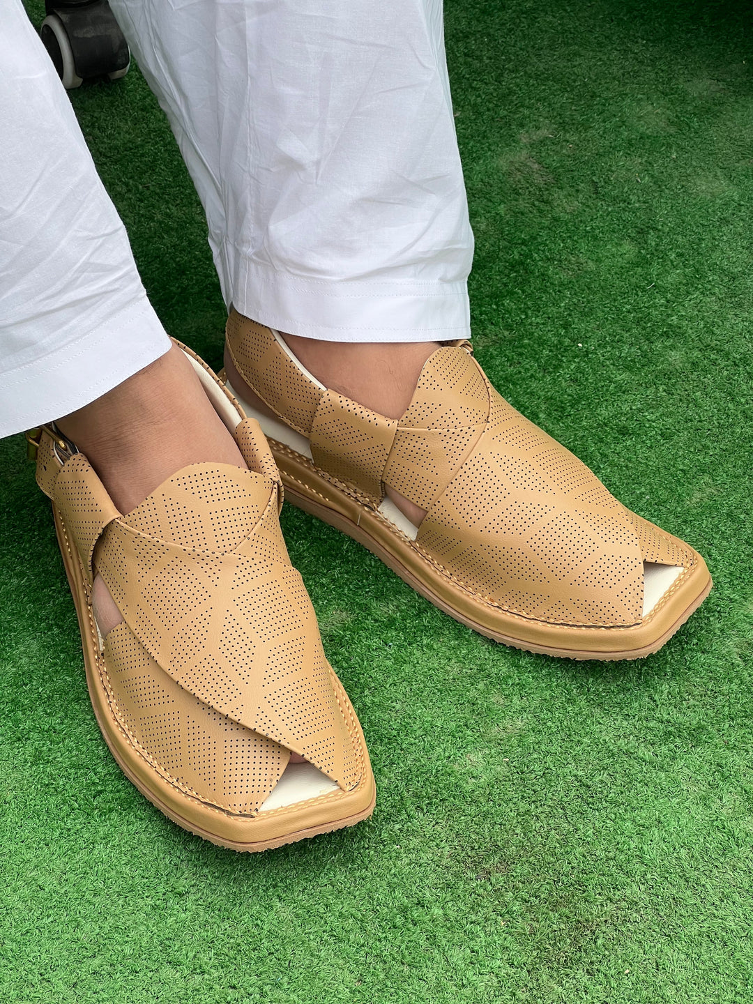 Kaptan Medicated Chappal Dotted Camal