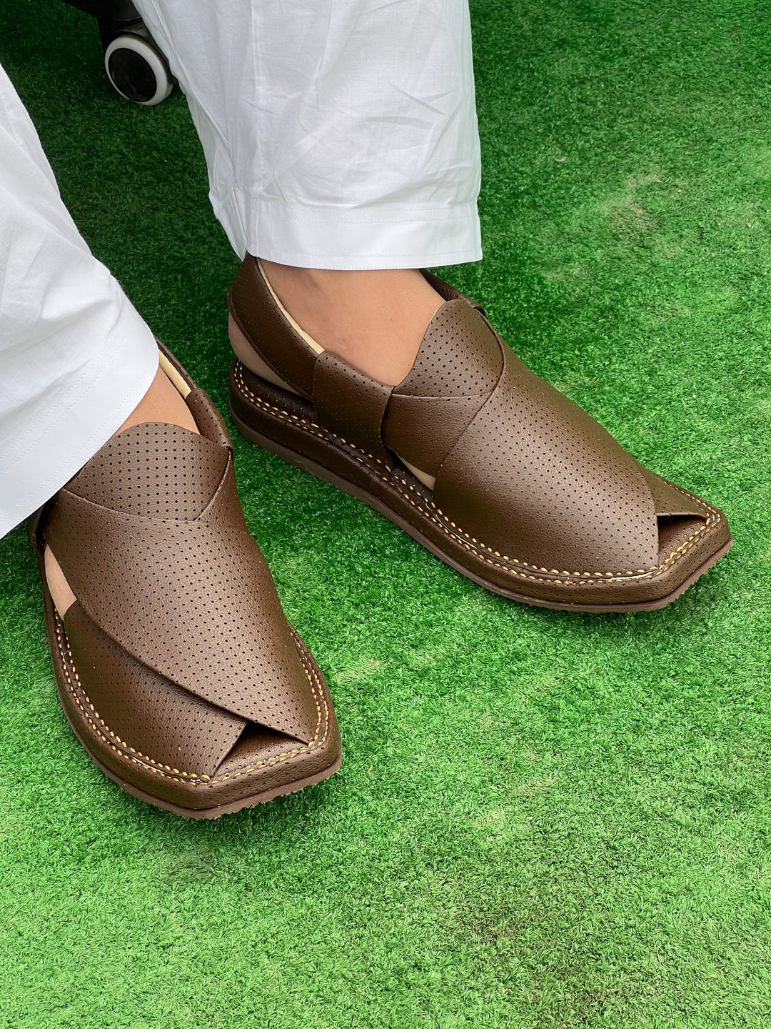 Kaptan Medicated Chappal Brown
