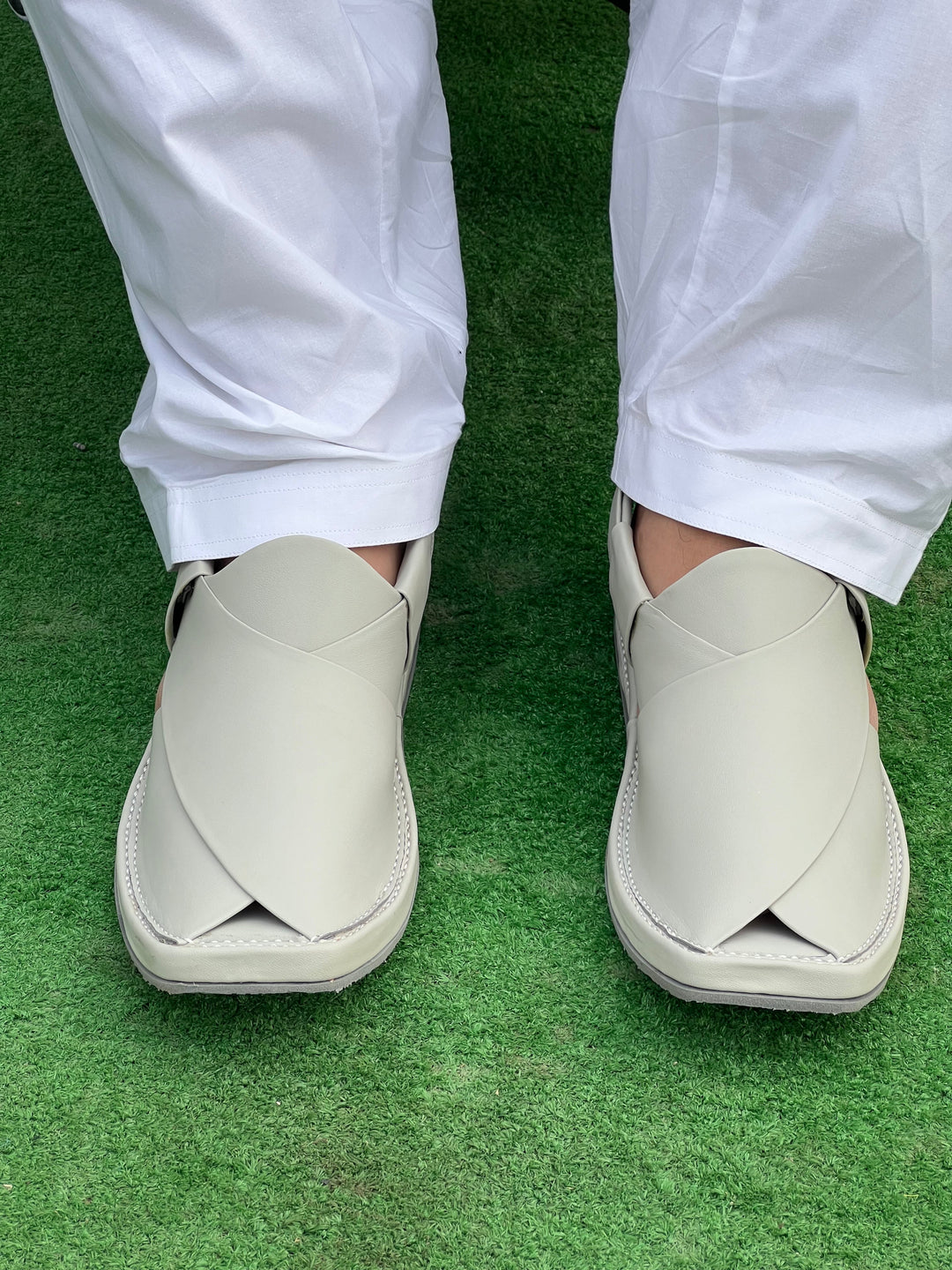 Kaptan Medicated Chappal Whitish Grey