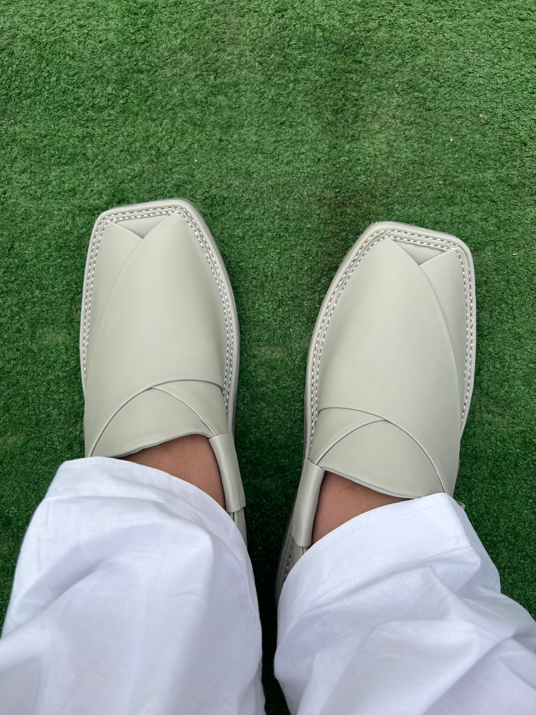 Kaptan Medicated Chappal Whitish Grey