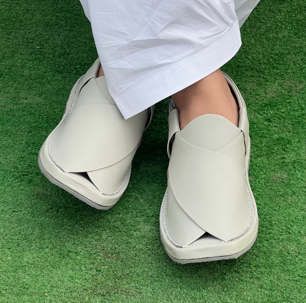 Kaptan Medicated Chappal Whitish Grey